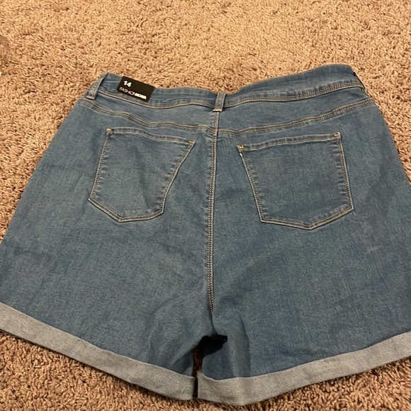 Fashion move plus size no muffin top shorts - Picture 4 of 4